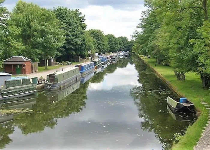 Apartment *f1*5gh* Setup For Your Relaxed & Amazing + Free Parking + Free Fast Wifi * Leeds (West Yorkshire)